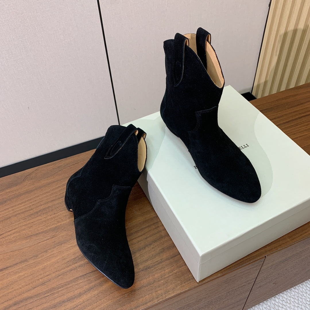 【BRUNELL* CUCINELL*】复古短靴。完全不挑腿型。超级显瘦又百搭。简直绝绝子。鞋面牛反绒，