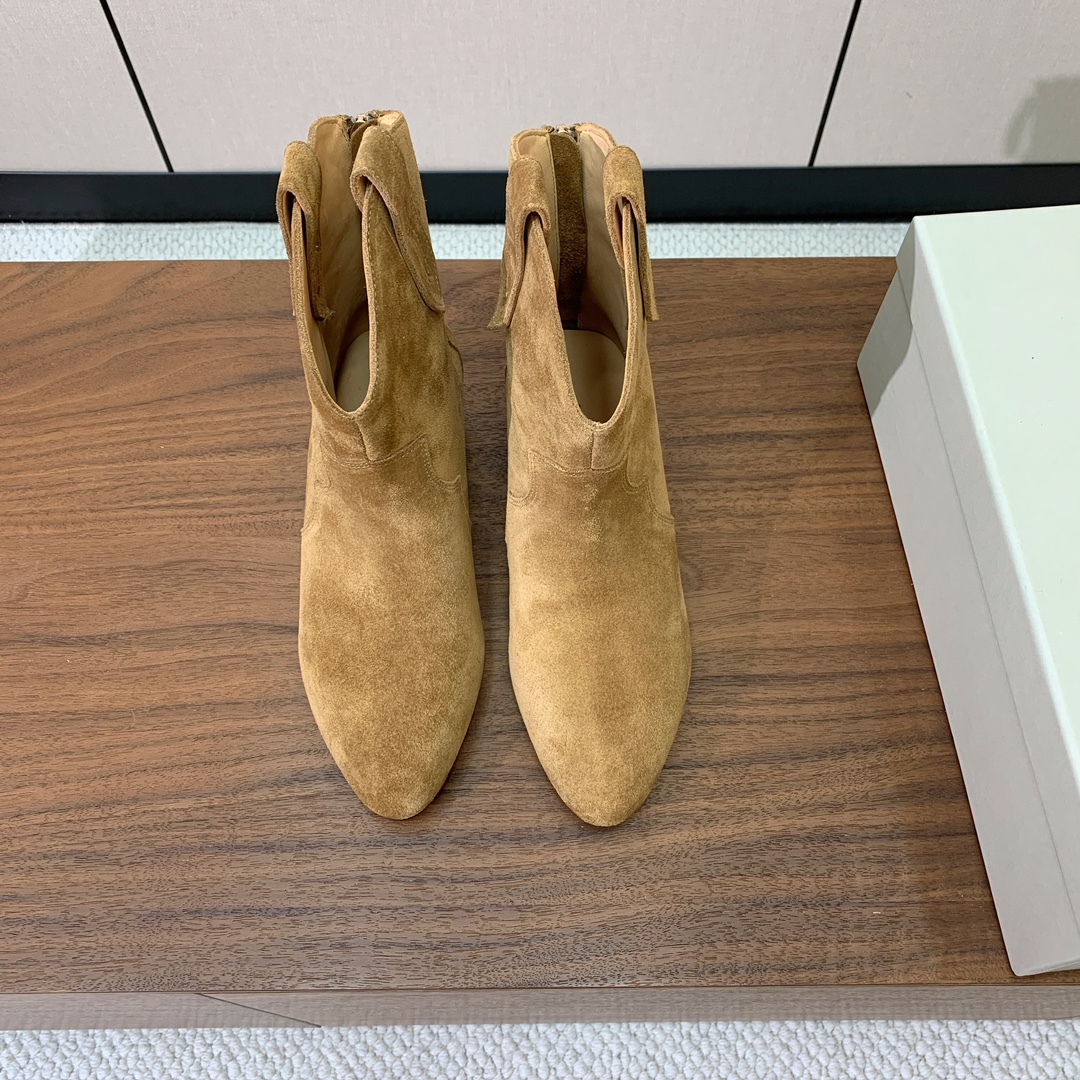 【BRUNELL* CUCINELL*】复古短靴。完全不挑腿型。超级显瘦又百搭。简直绝绝子。鞋面牛反绒，