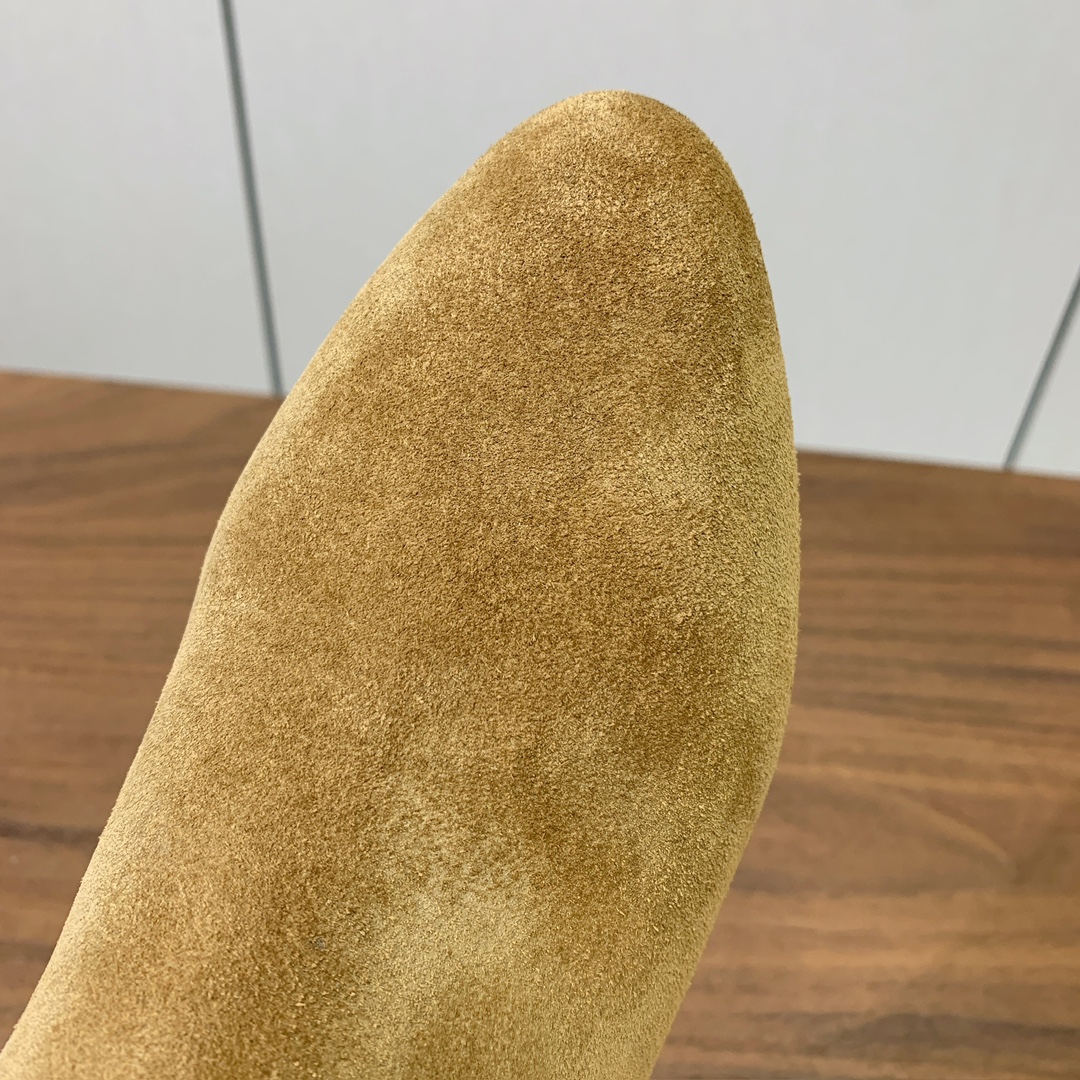 【BRUNELL* CUCINELL*】复古短靴。完全不挑腿型。超级显瘦又百搭。简直绝绝子。鞋面牛反绒，