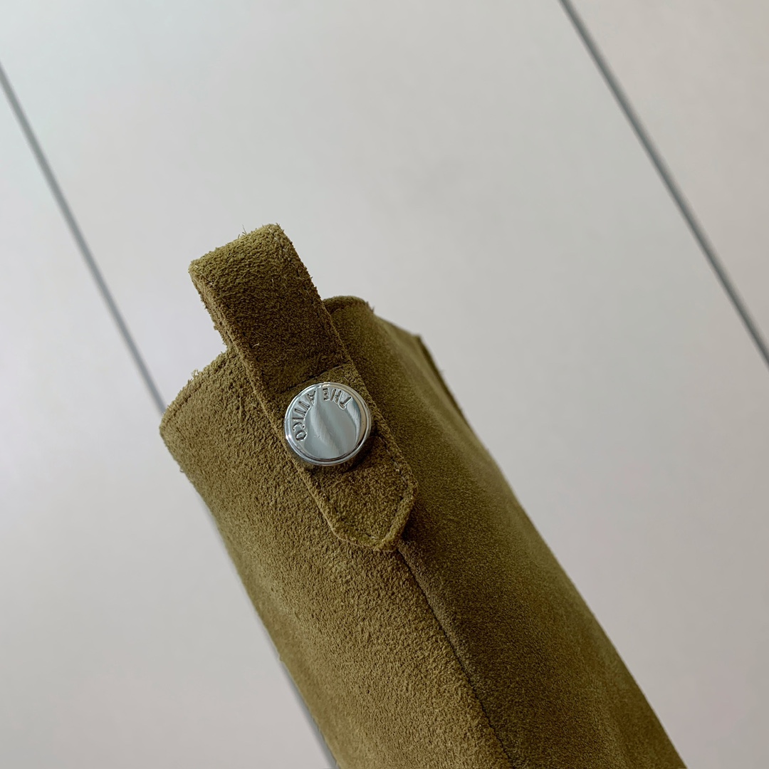 【The Attico】新品长靴。视觉盛宴、性感自由气质。面料牛皮、牛京。羊皮内里。真皮大底。跟高6.5