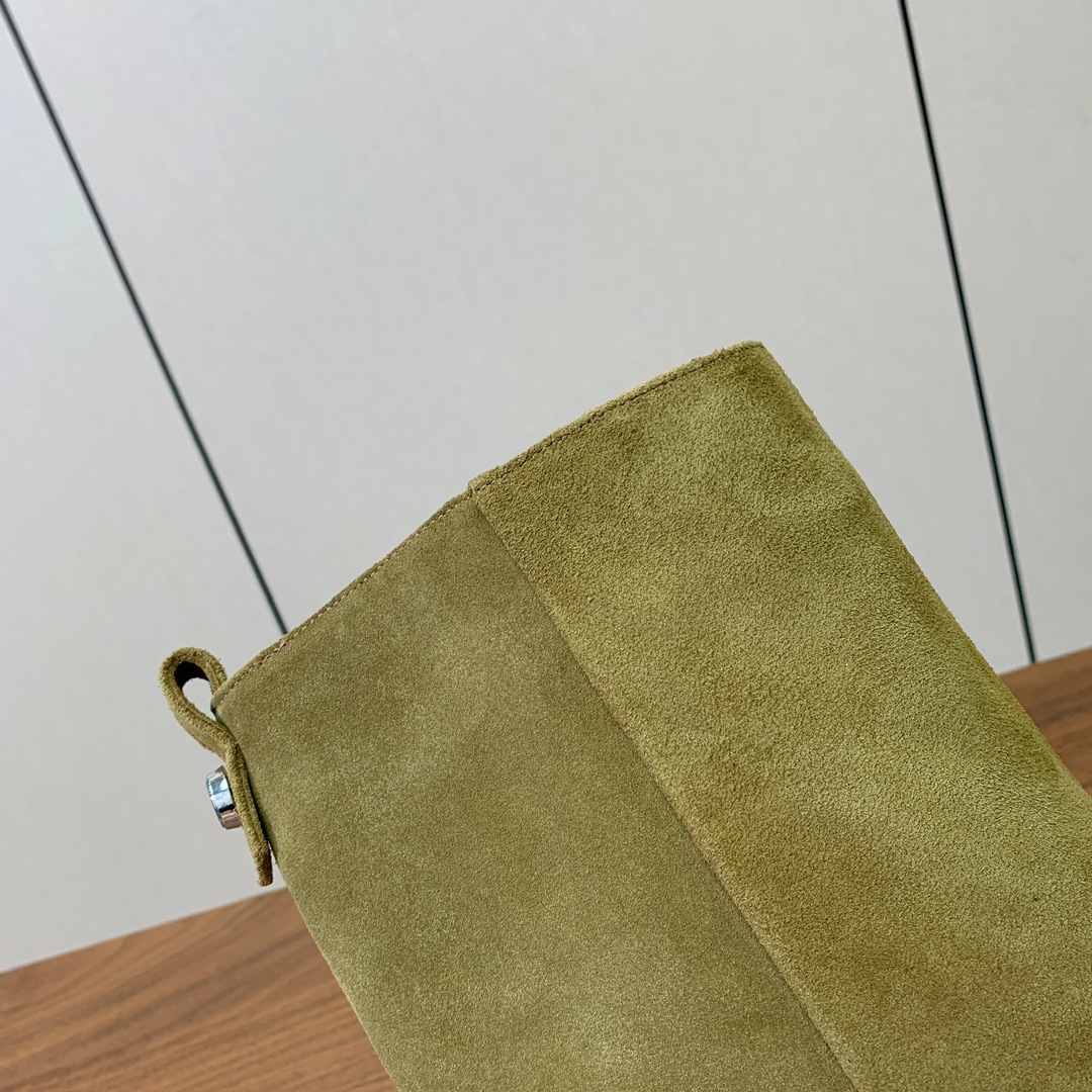 【The Attico】新品长靴。视觉盛宴、性感自由气质。面料牛皮、牛京。羊皮内里。真皮大底。跟高6.5