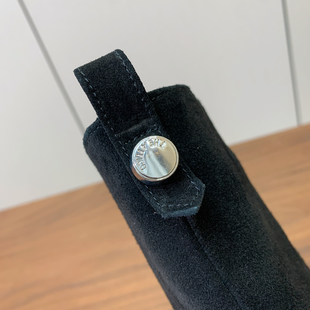 【The Attico】新品长靴。视觉盛宴、性感自由气质。面料牛皮、牛京。羊皮内里。真皮大底。跟高6.5