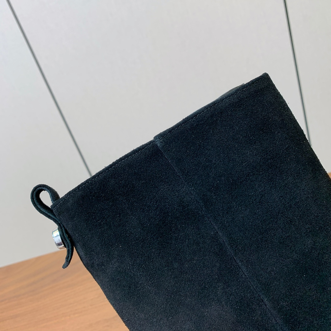 【The Attico】新品长靴。视觉盛宴、性感自由气质。面料牛皮、牛京。羊皮内里。真皮大底。跟高6.5