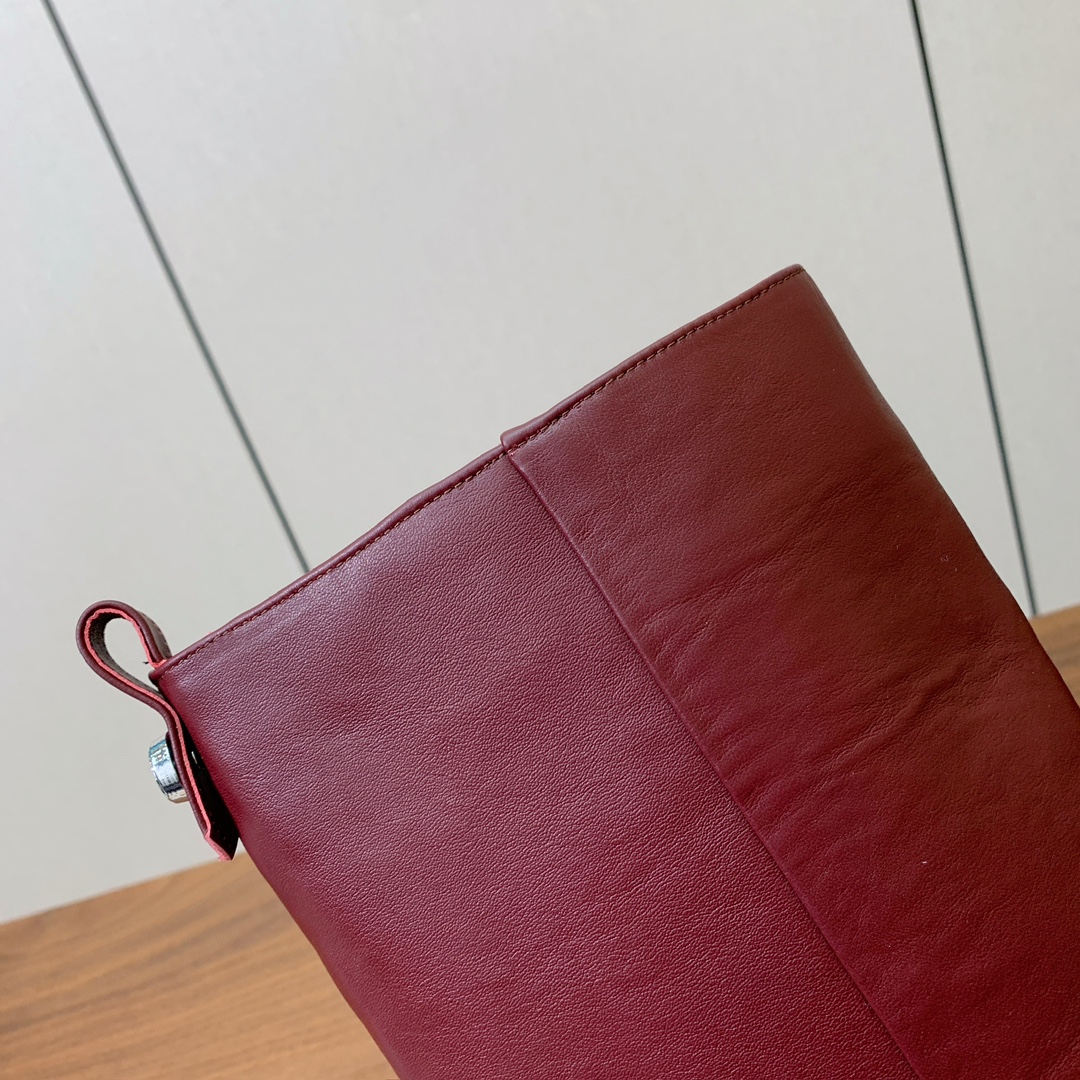 【The Attico】新品长靴。视觉盛宴、性感自由气质。面料牛皮、牛京。羊皮内里。真皮大底。跟高6.5