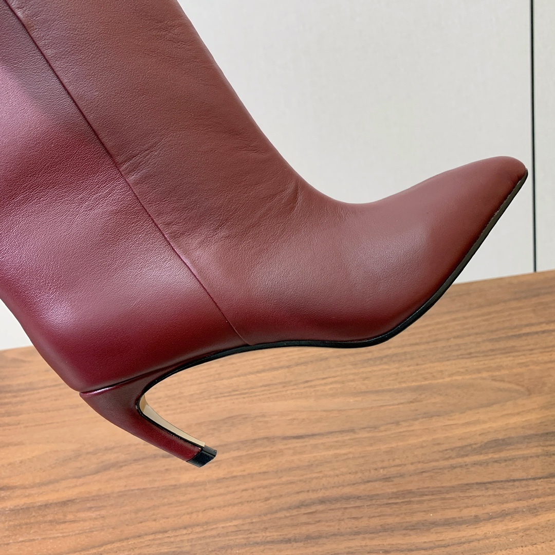 【The Attico】新品长靴。视觉盛宴、性感自由气质。面料牛皮、牛京。羊皮内里。真皮大底。跟高6.5