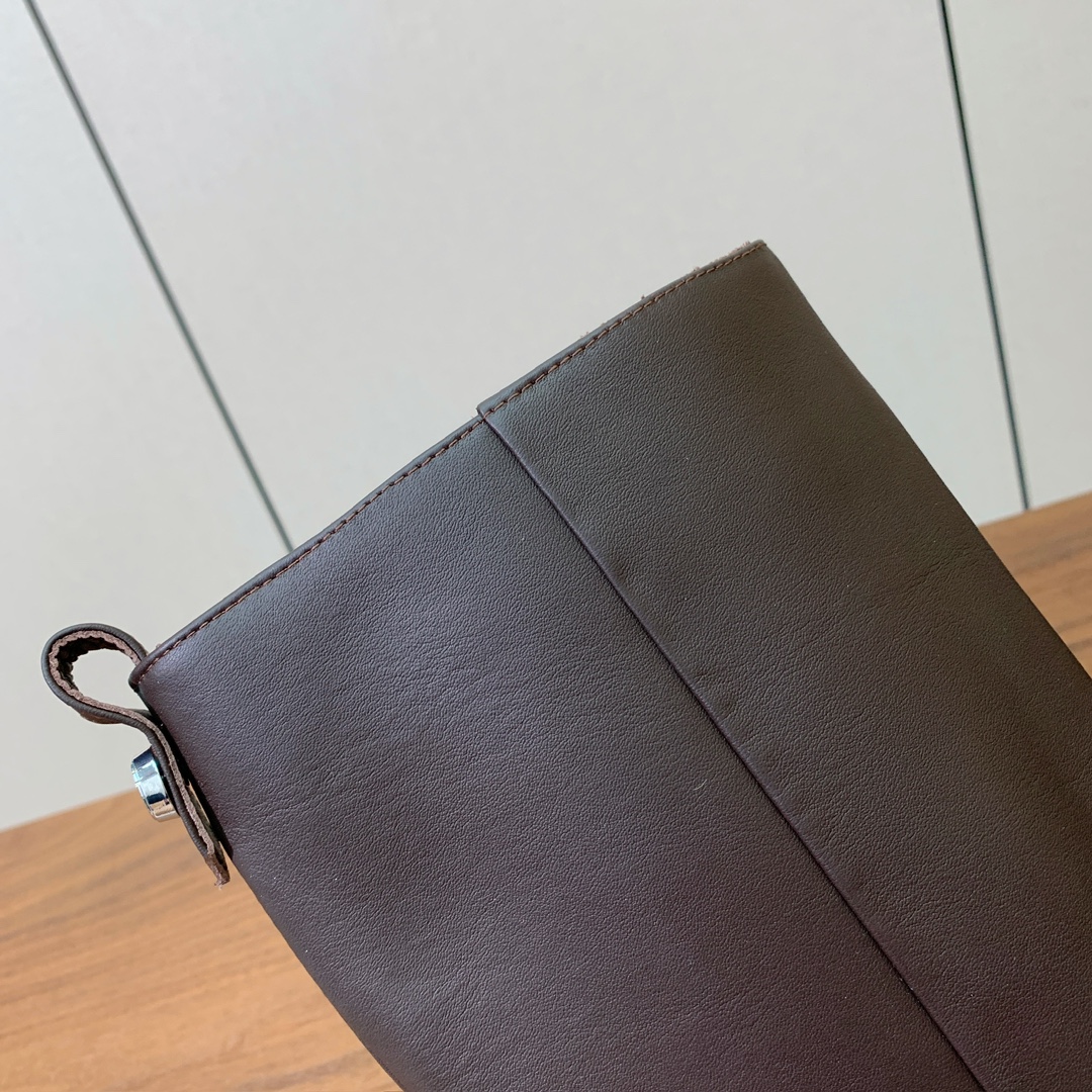 【The Attico】新品长靴。视觉盛宴、性感自由气质。面料牛皮、牛京。羊皮内里。真皮大底。跟高6.5