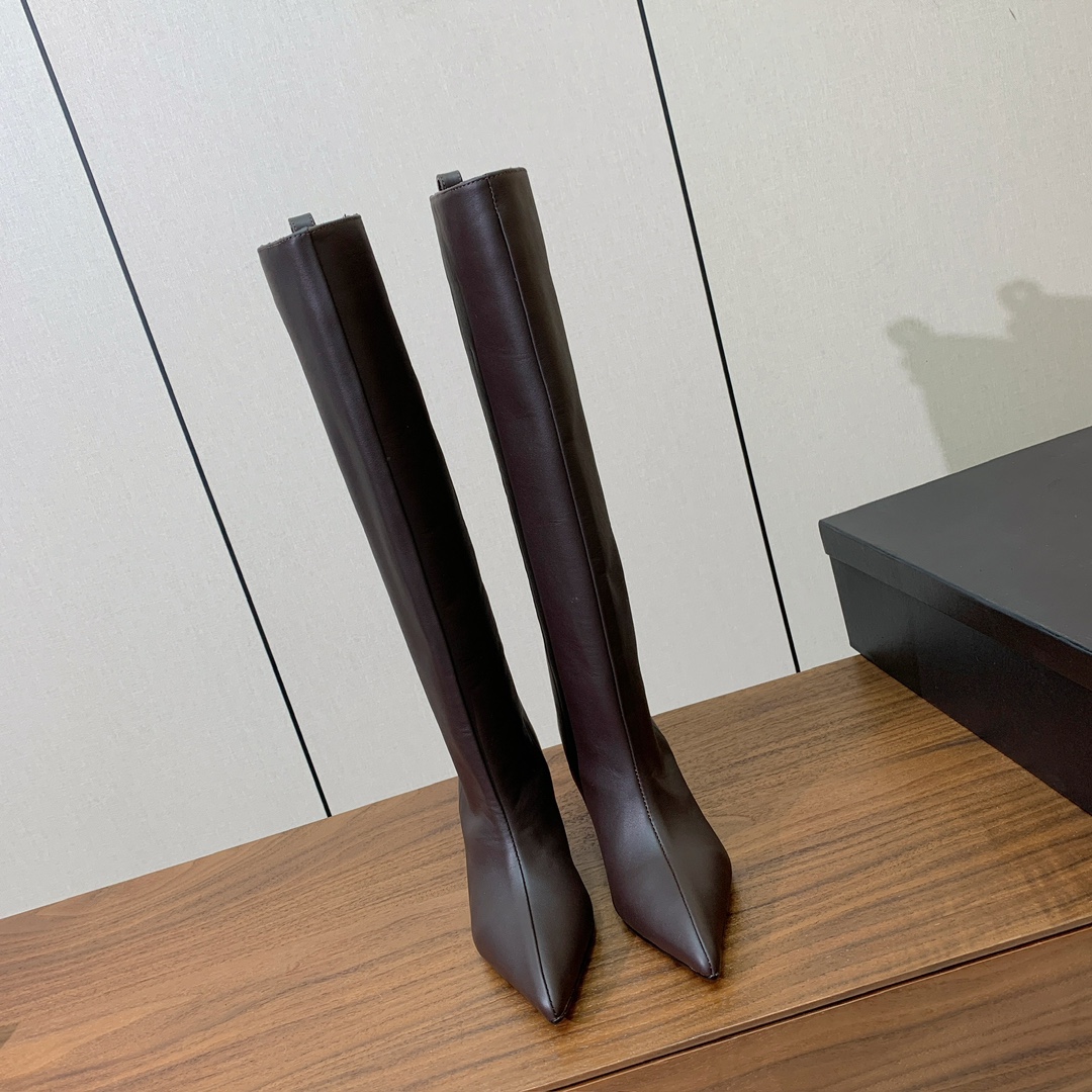 【The Attico】新品长靴。视觉盛宴、性感自由气质。面料牛皮、牛京。羊皮内里。真皮大底。跟高6.5
