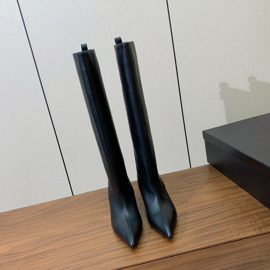 【The Attico】新品长靴。视觉盛宴、性感自由气质。面料牛皮、牛京。羊皮内里。真皮大底。跟高6.5