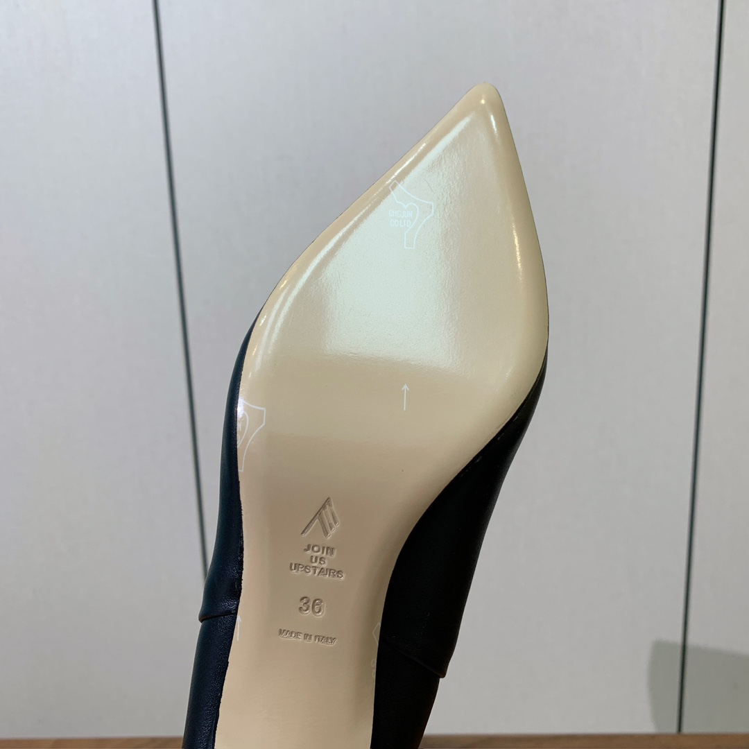 【The Attico】新品长靴。视觉盛宴、性感自由气质。面料牛皮、牛京。羊皮内里。真皮大底。跟高6.5