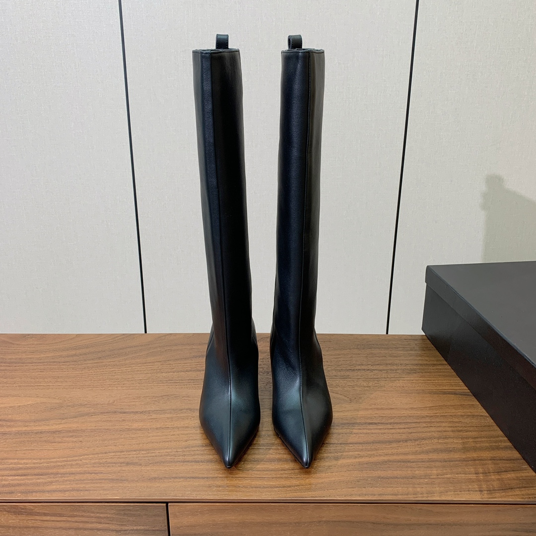 【The Attico】新品长靴。视觉盛宴、性感自由气质。面料牛皮、牛京。羊皮内里。真皮大底。跟高6.5