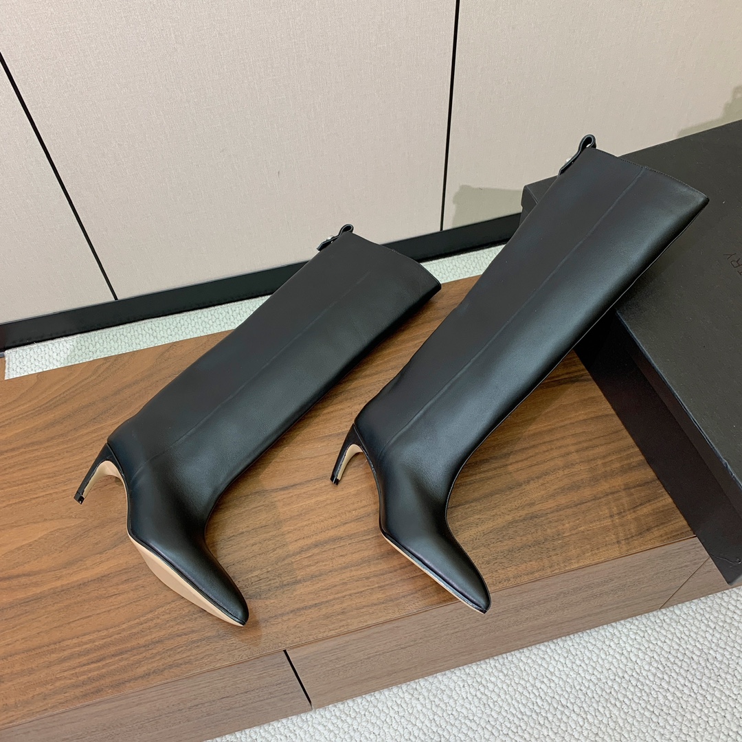 【The Attico】新品长靴。视觉盛宴、性感自由气质。面料牛皮、牛京。羊皮内里。真皮大底。跟高6.5