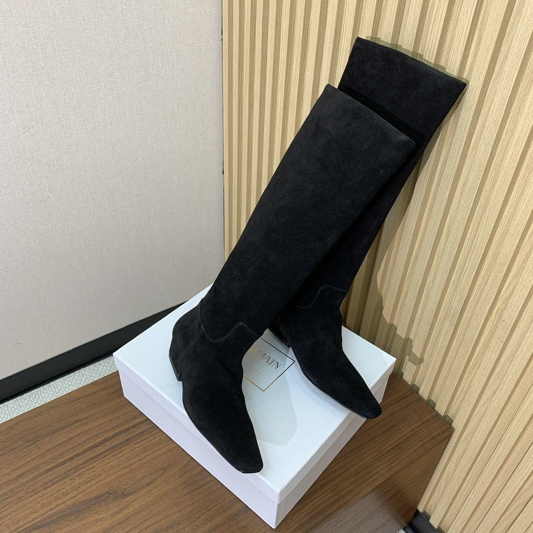 【KHAITE】长靴。优雅风格、创造不一样的感觉，简约气质款。鞋面牛京、牛皮。羊皮内里，真皮大底。跟高3