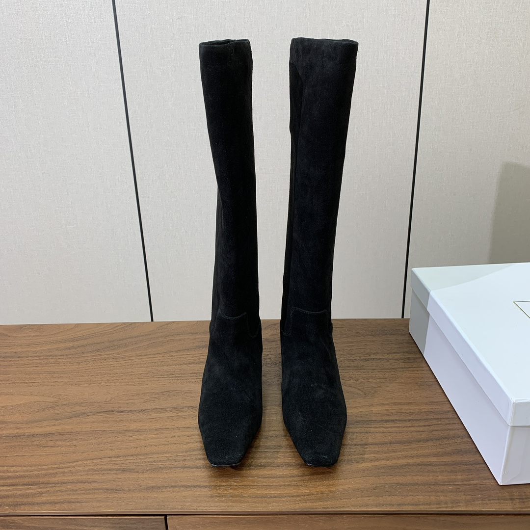【KHAITE】长靴。优雅风格、创造不一样的感觉，简约气质款。鞋面牛京、牛皮。羊皮内里，真皮大底。跟高3