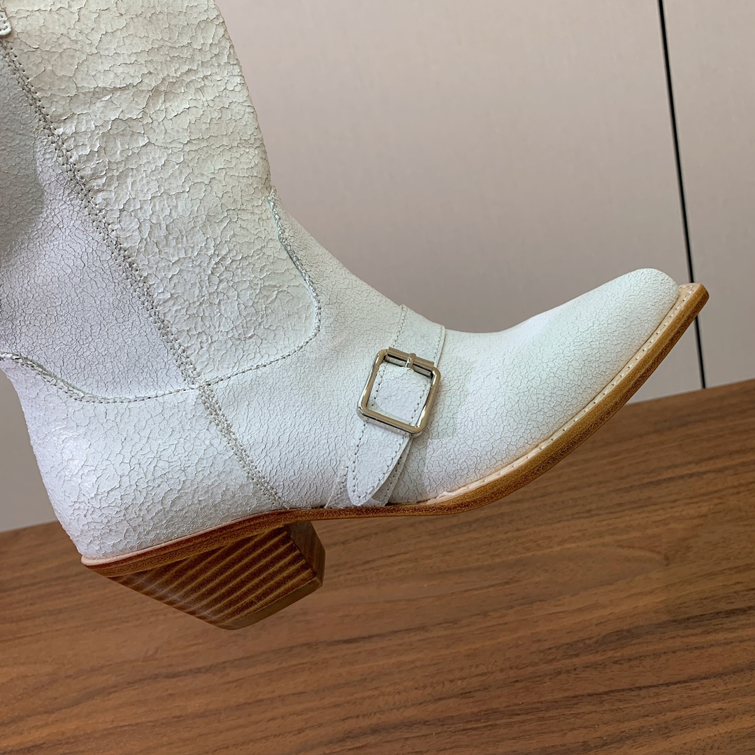 【R13】皮条长靴。简约百搭款。鞋面牛京、爆裂皮。牛皮内里，真皮大底。跟高5.5cm码数：35-42(4