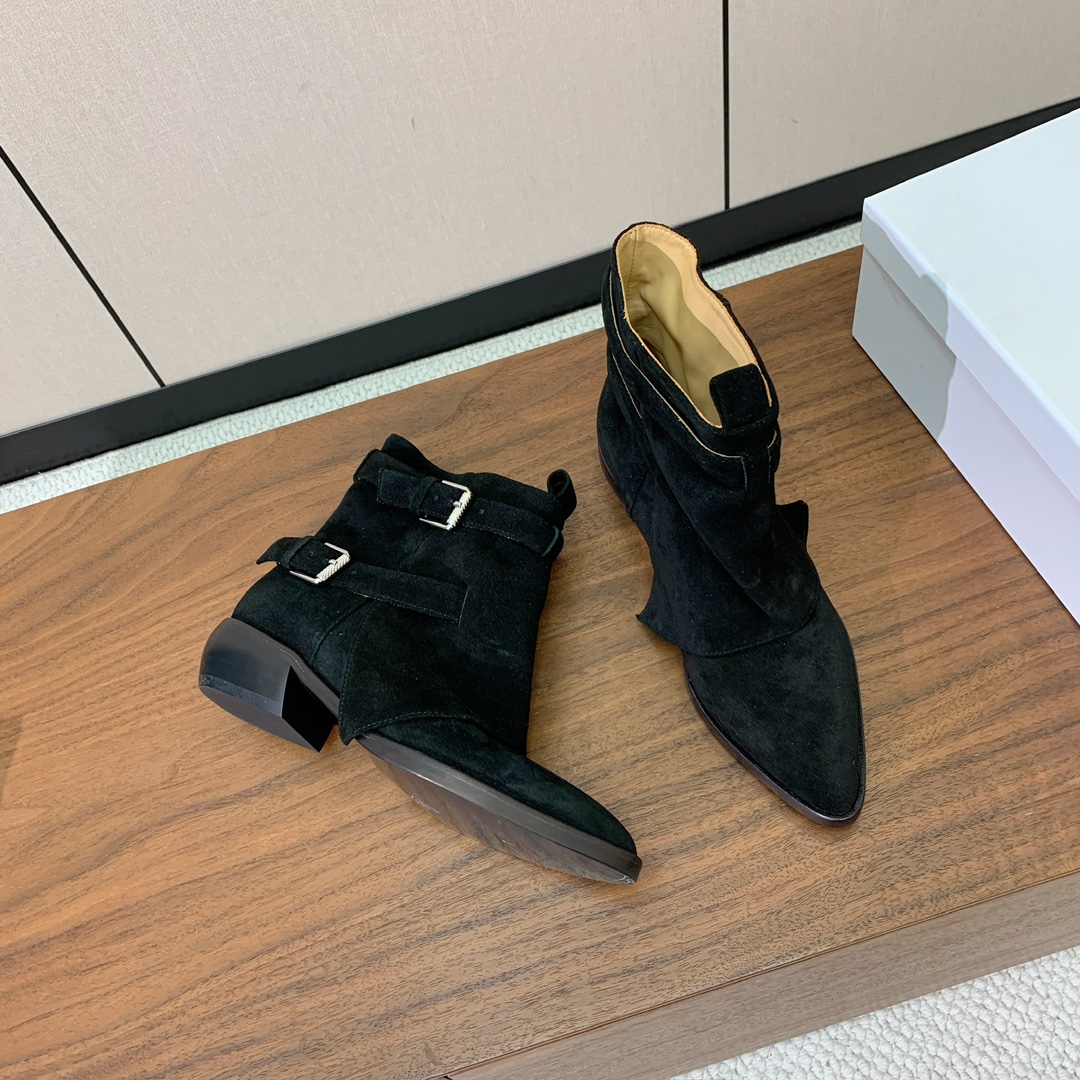 【L DALIN】复古短靴。优雅风格，创造不一样的感觉。鞋面牛京、牛皮，牛皮内里，真皮大底。跟高4.5c