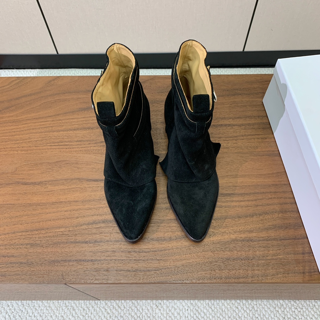 【L DALIN】复古短靴。优雅风格，创造不一样的感觉。鞋面牛京、牛皮，牛皮内里，真皮大底。跟高4.5c