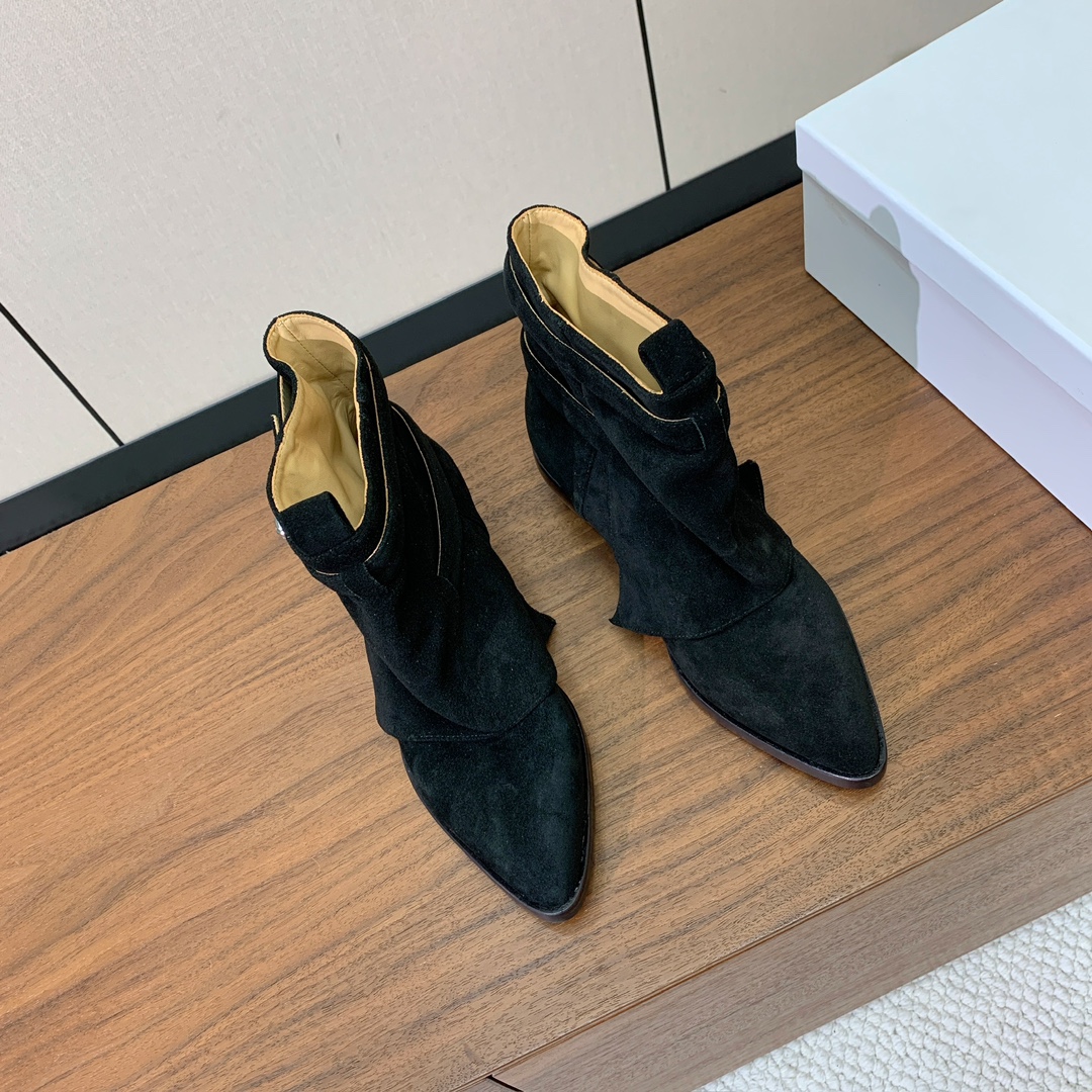 【L DALIN】复古短靴。优雅风格，创造不一样的感觉。鞋面牛京、牛皮，牛皮内里，真皮大底。跟高4.5c