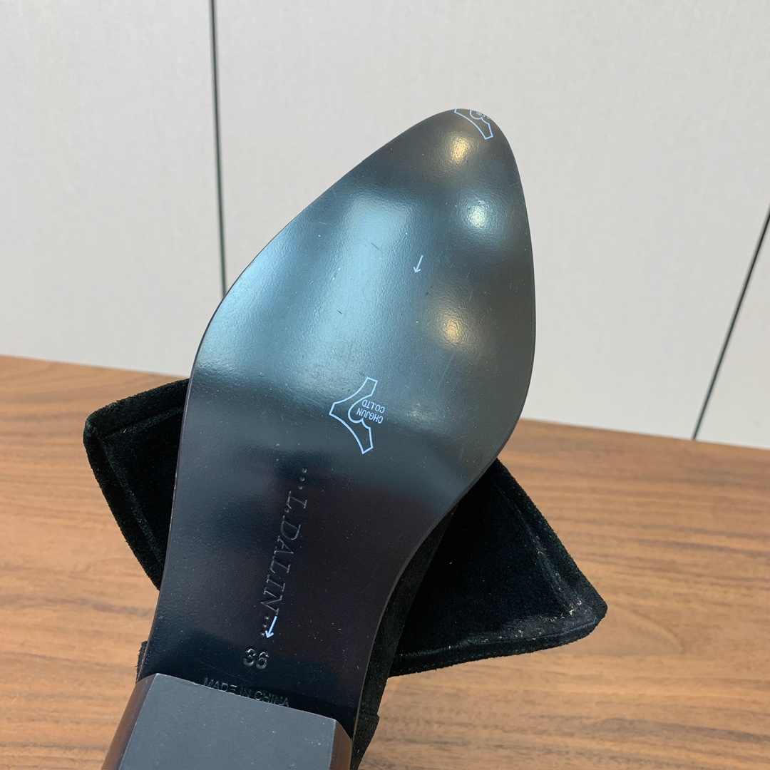 【L DALIN】复古短靴。优雅风格，创造不一样的感觉。鞋面牛京、牛皮，牛皮内里，真皮大底。跟高4.5c