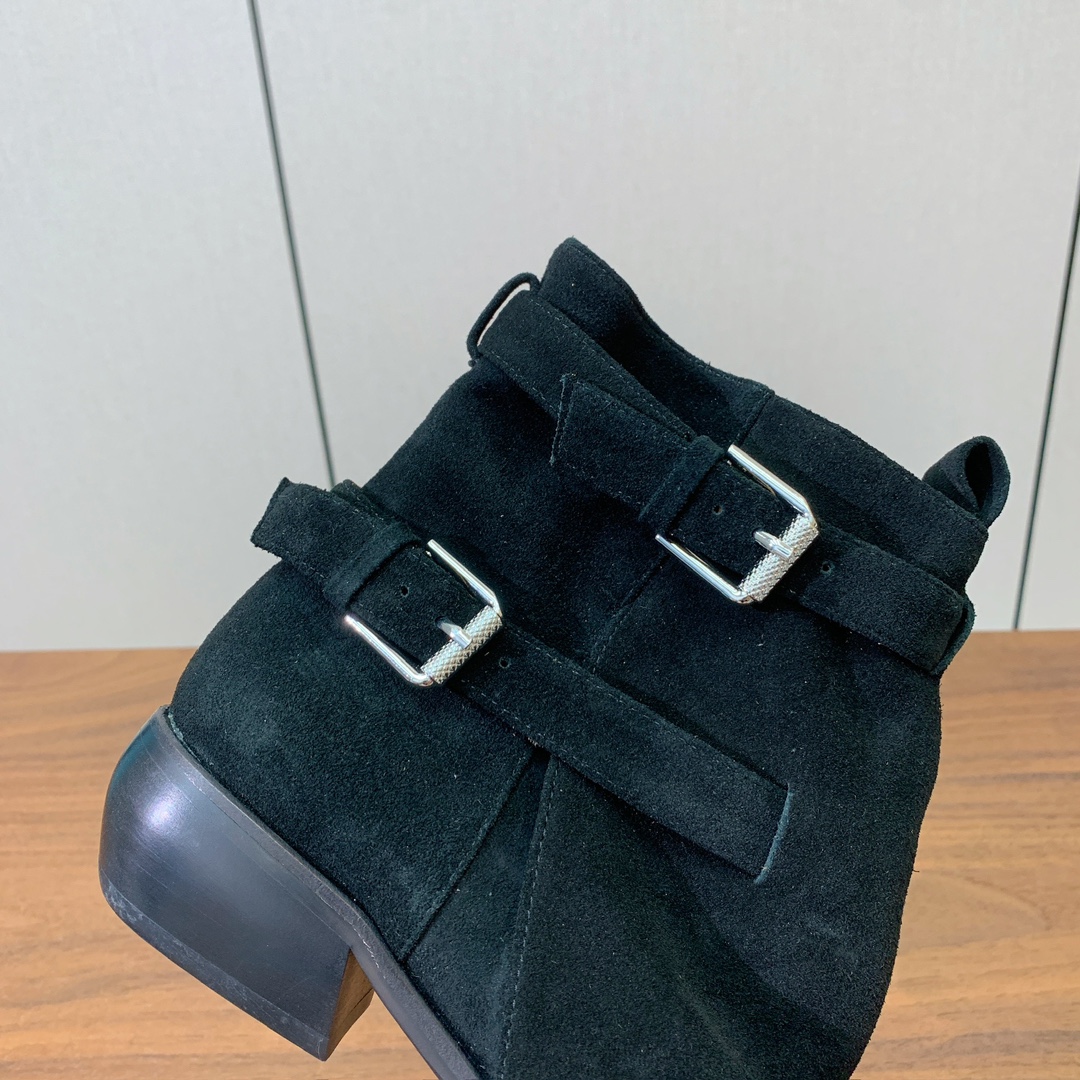 【L DALIN】复古短靴。优雅风格，创造不一样的感觉。鞋面牛京、牛皮，牛皮内里，真皮大底。跟高4.5c