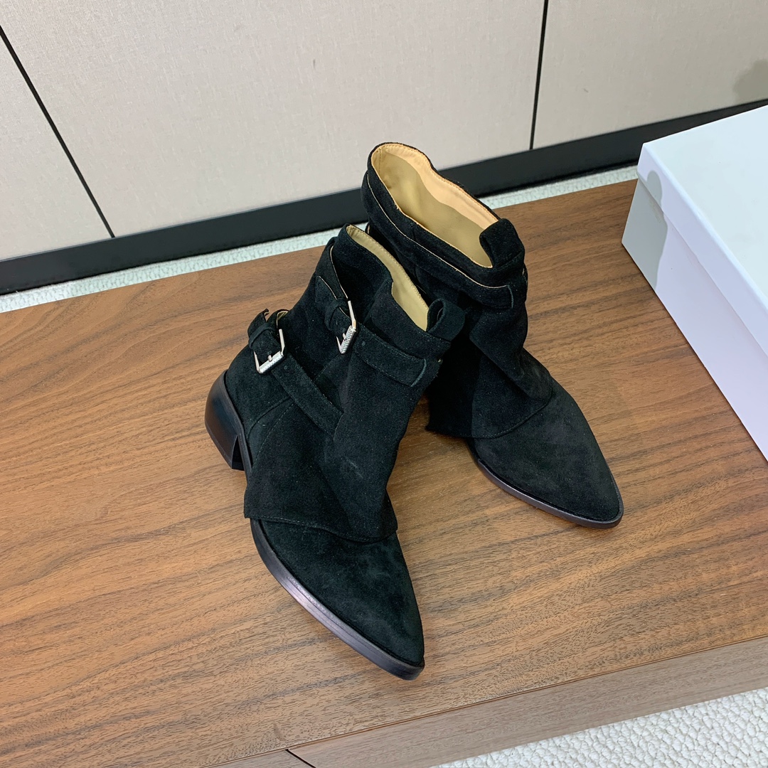 【L DALIN】复古短靴。优雅风格，创造不一样的感觉。鞋面牛京、牛皮，牛皮内里，真皮大底。跟高4.5c