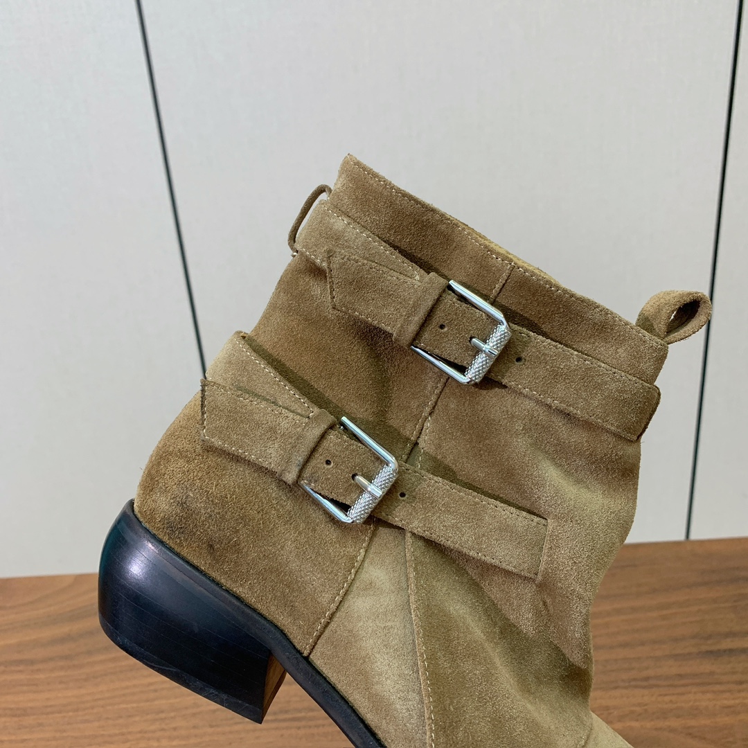 【L DALIN】复古短靴。优雅风格，创造不一样的感觉。鞋面牛京、牛皮，牛皮内里，真皮大底。跟高4.5c