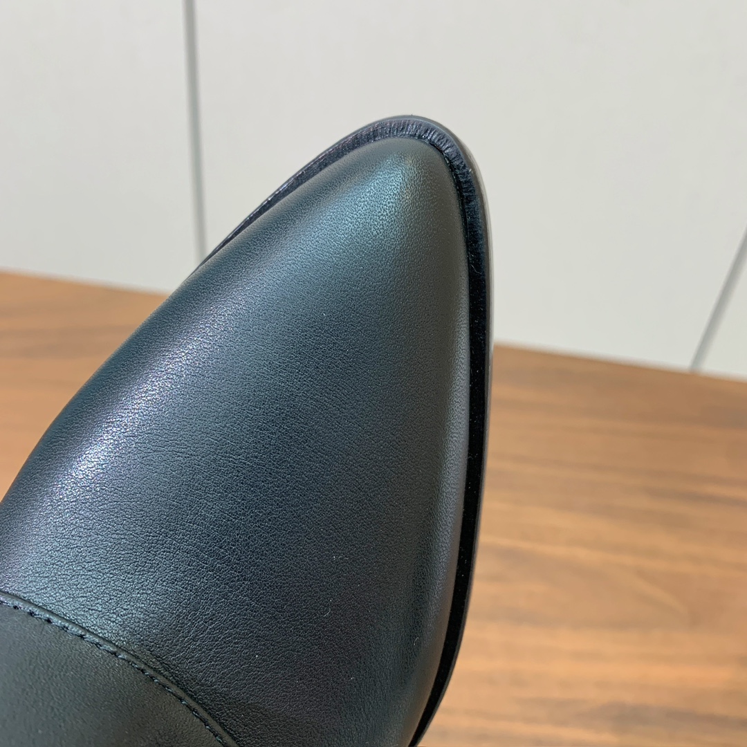 【L DALIN】复古短靴。优雅风格，创造不一样的感觉。鞋面牛京、牛皮，牛皮内里，真皮大底。跟高4.5c