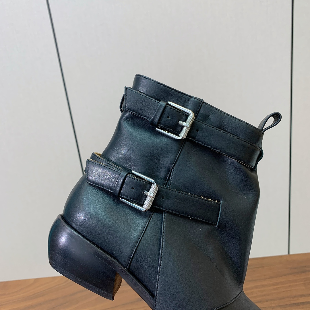 【L DALIN】复古短靴。优雅风格，创造不一样的感觉。鞋面牛京、牛皮，牛皮内里，真皮大底。跟高4.5c