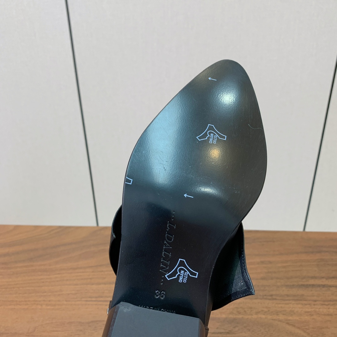 【L DALIN】复古短靴。优雅风格，创造不一样的感觉。鞋面牛京、牛皮，牛皮内里，真皮大底。跟高4.5c