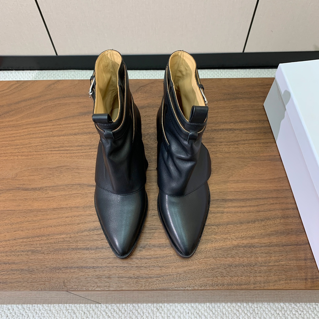 【L DALIN】复古短靴。优雅风格，创造不一样的感觉。鞋面牛京、牛皮，牛皮内里，真皮大底。跟高4.5c