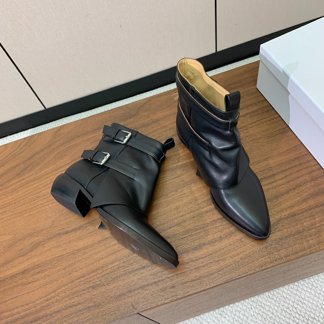 【L DALIN】复古短靴。优雅风格，创造不一样的感觉。鞋面牛京、牛皮，牛皮内里，真皮大底。跟高4.5c