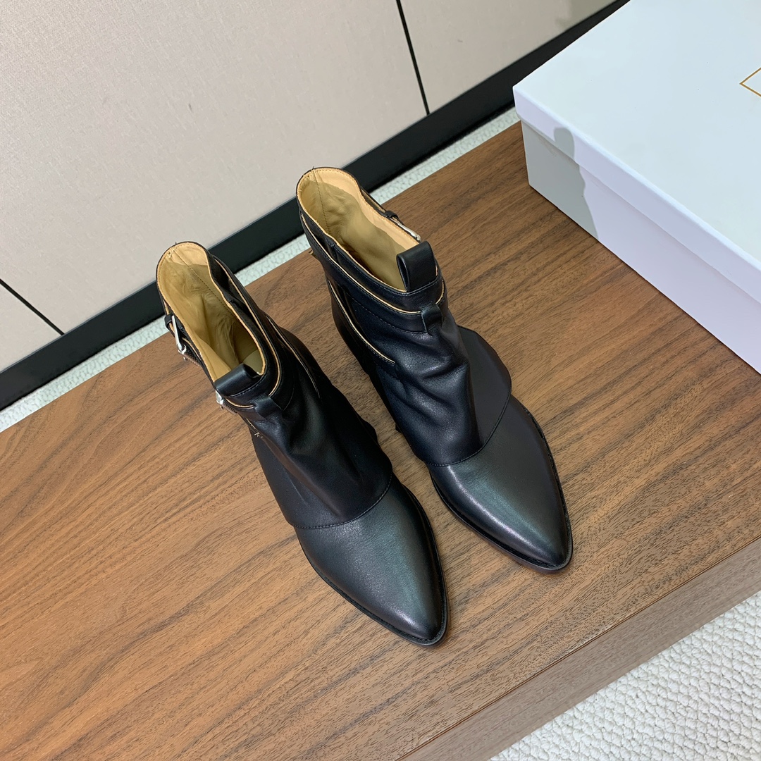 【L DALIN】复古短靴。优雅风格，创造不一样的感觉。鞋面牛京、牛皮，牛皮内里，真皮大底。跟高4.5c