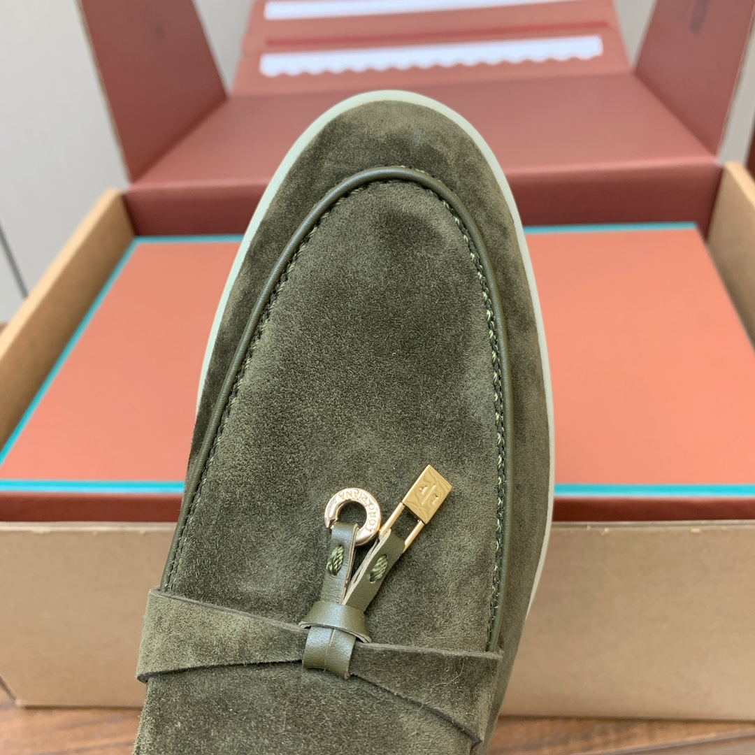 【Loro Piana】顶级版本锁边乐福鞋，原版一比一。品牌低调奢华柔软一贯纯色简约的设计风格。皮质柔软