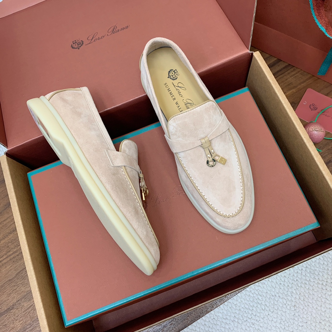 【Loro Piana】顶级版本锁边乐福鞋，原版一比一。品牌低调奢华柔软一贯纯色简约的设计风格。皮质柔软