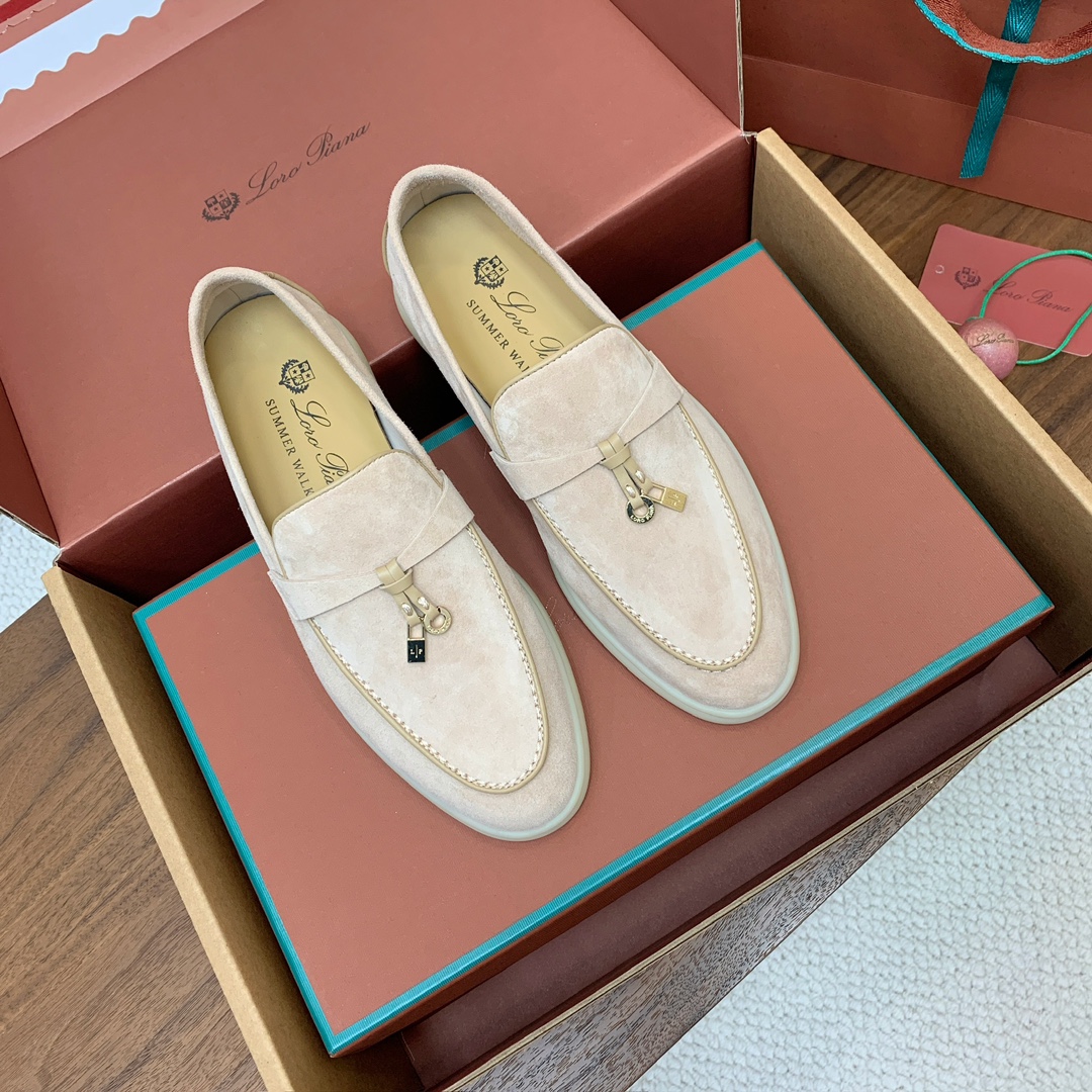 【Loro Piana】顶级版本锁边乐福鞋，原版一比一。品牌低调奢华柔软一贯纯色简约的设计风格。皮质柔软