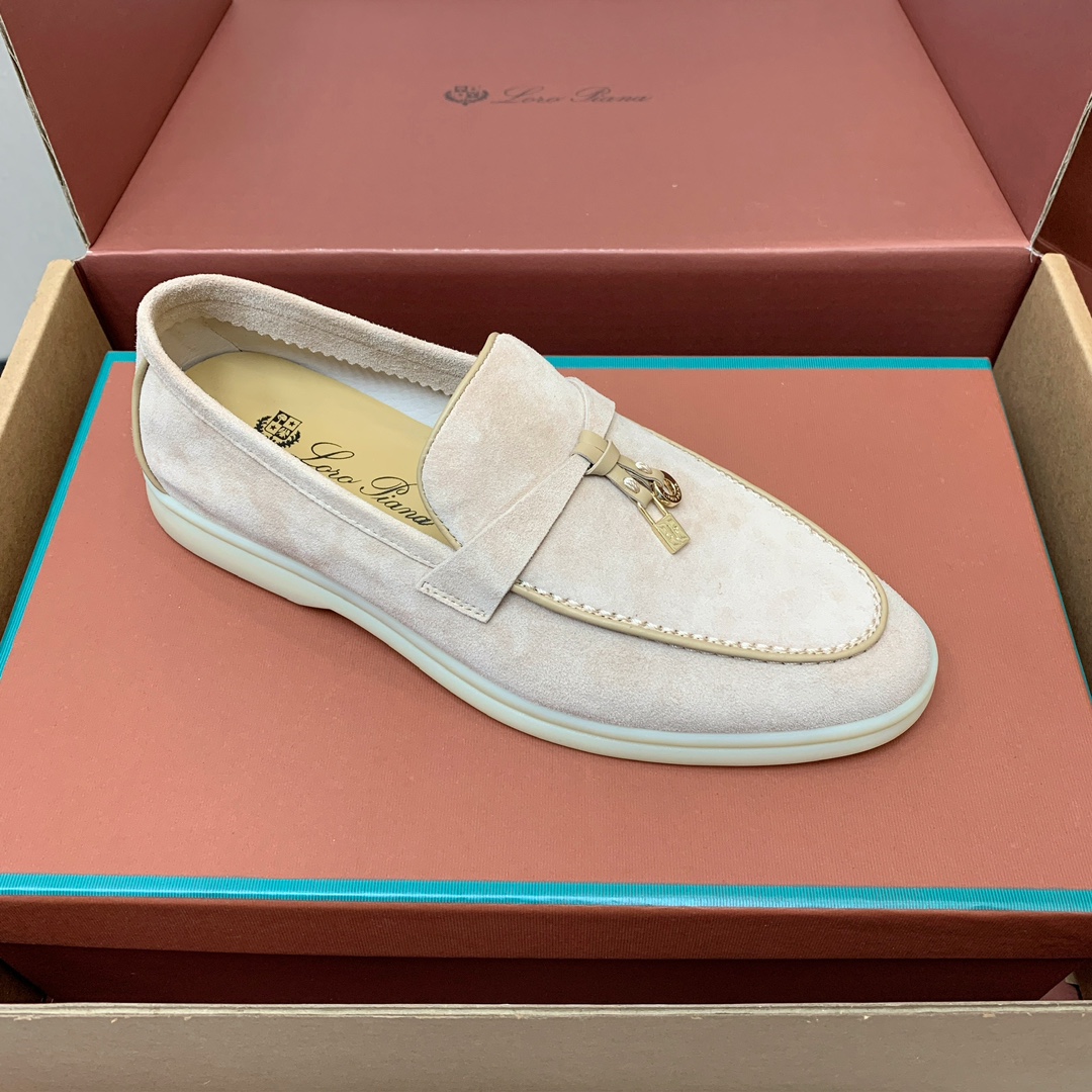 【Loro Piana】顶级版本锁边乐福鞋，原版一比一。品牌低调奢华柔软一贯纯色简约的设计风格。皮质柔软