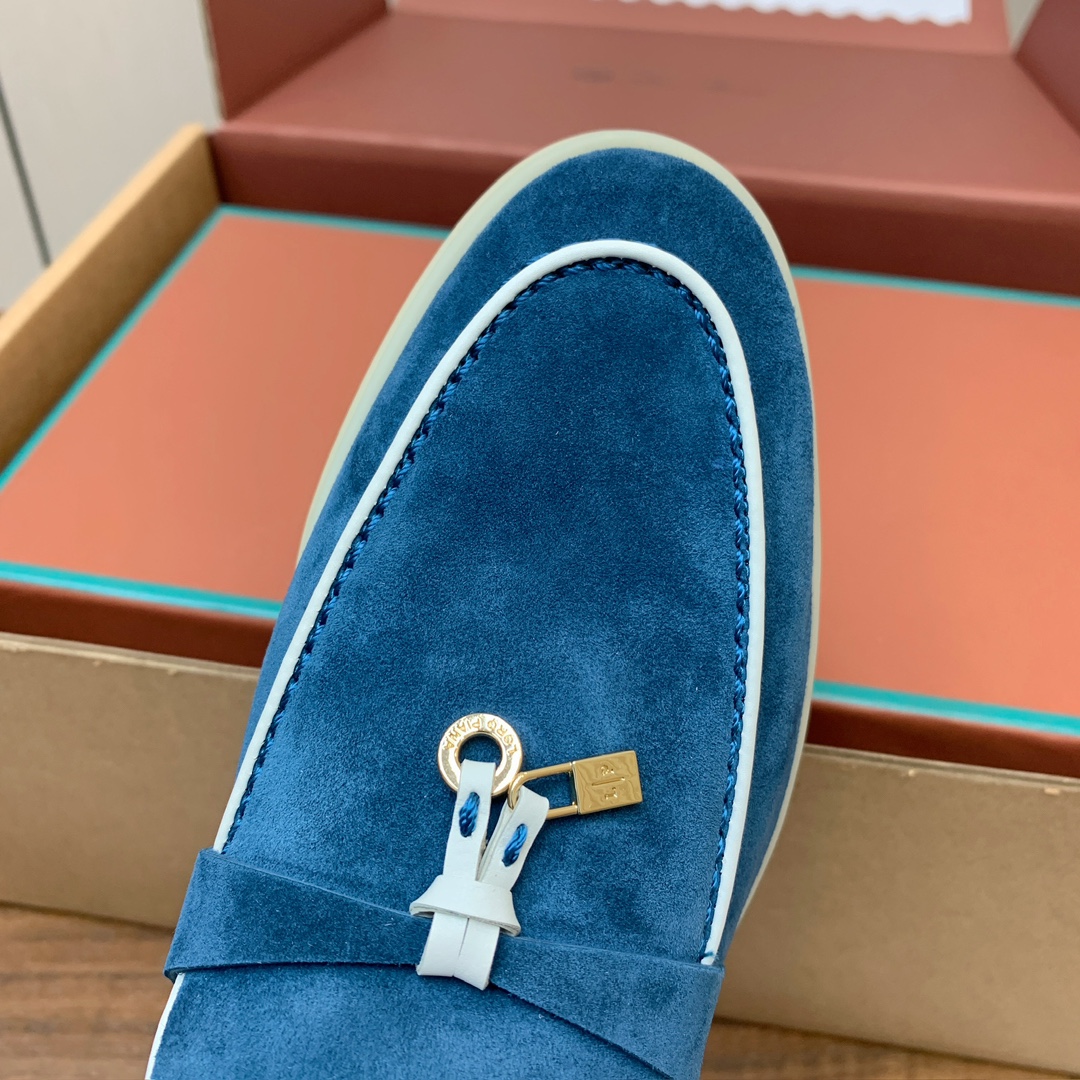 【Loro Piana】顶级版本锁边乐福鞋，原版一比一。品牌低调奢华柔软一贯纯色简约的设计风格。皮质柔软