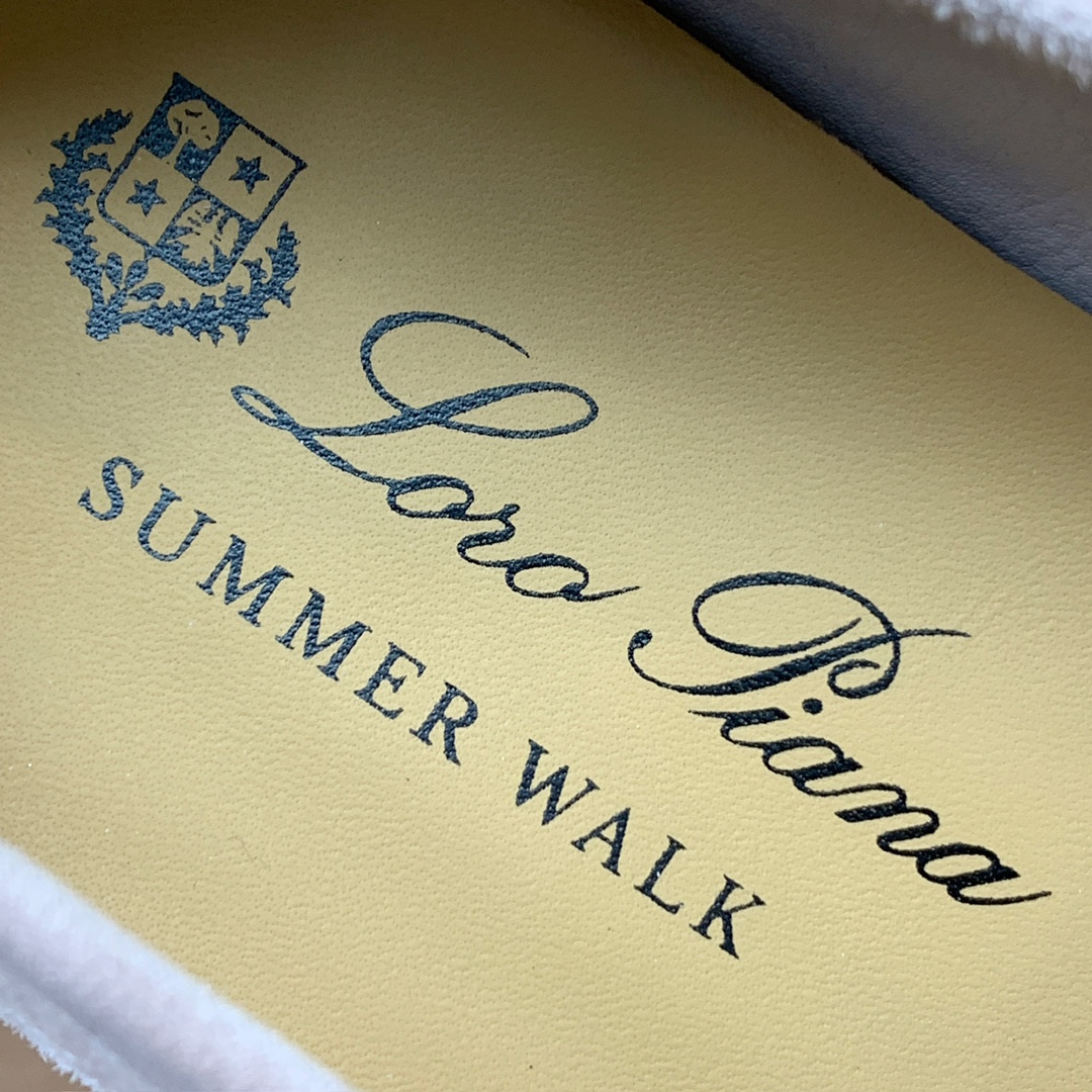 【Loro Piana】顶级版本锁边乐福鞋，原版一比一。品牌低调奢华柔软一贯纯色简约的设计风格。皮质柔软