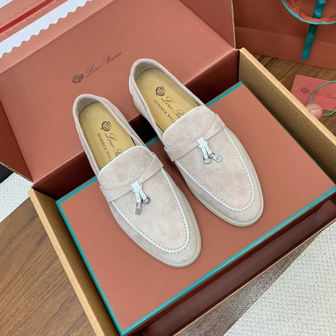 【Loro Piana】顶级版本锁边乐福鞋，原版一比一。品牌低调奢华柔软一贯纯色简约的设计风格。皮质柔软