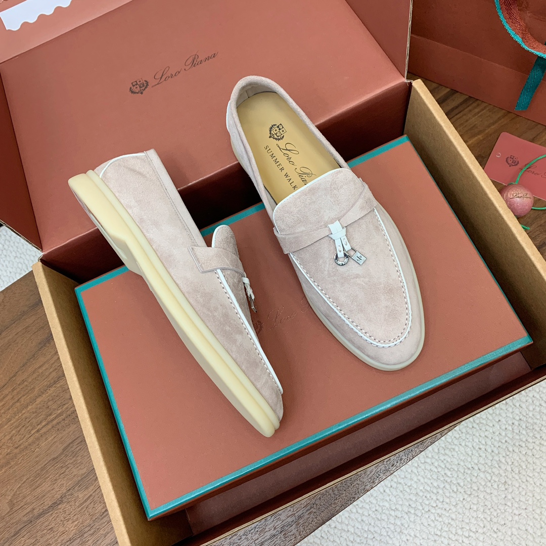 【Loro Piana】顶级版本锁边乐福鞋，原版一比一。品牌低调奢华柔软一贯纯色简约的设计风格。皮质柔软