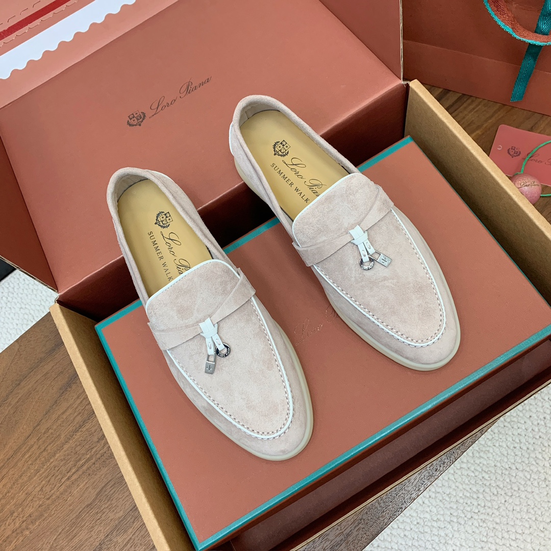 【Loro Piana】顶级版本锁边乐福鞋，原版一比一。品牌低调奢华柔软一贯纯色简约的设计风格。皮质柔软
