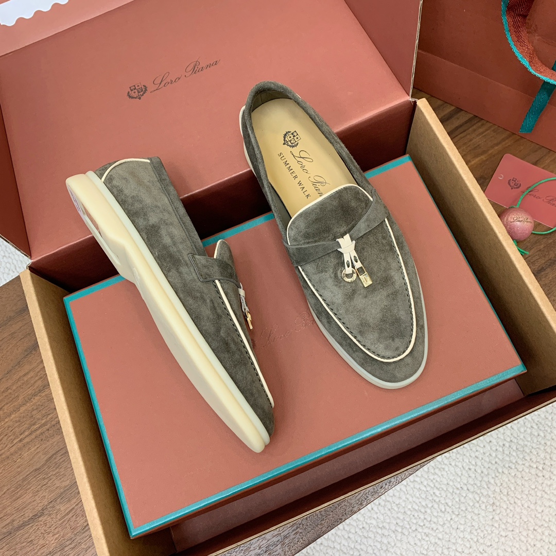 【Loro Piana】顶级版本锁边乐福鞋，原版一比一。品牌低调奢华柔软一贯纯色简约的设计风格。皮质柔软