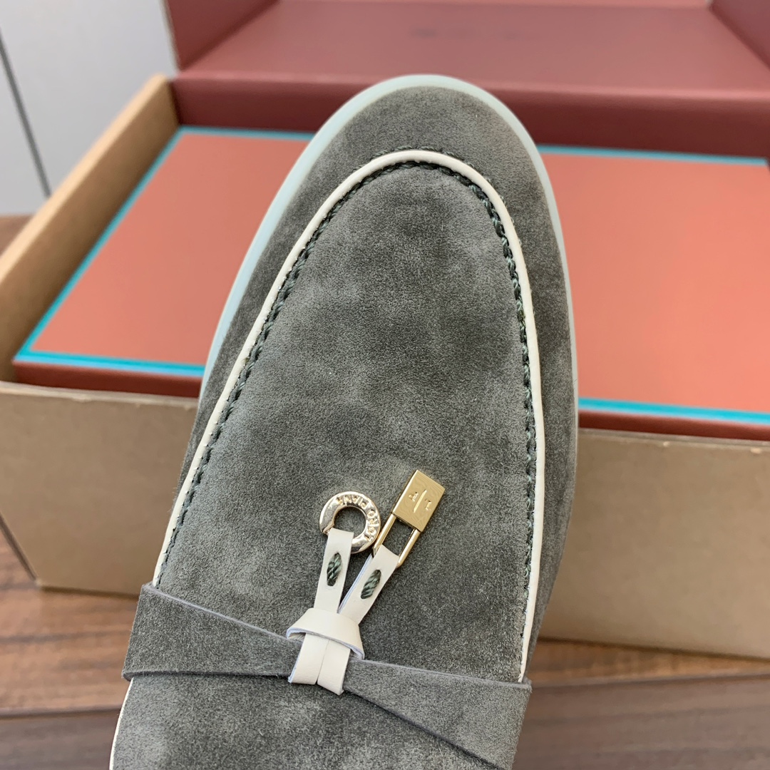 【Loro Piana】顶级版本锁边乐福鞋，原版一比一。品牌低调奢华柔软一贯纯色简约的设计风格。皮质柔软