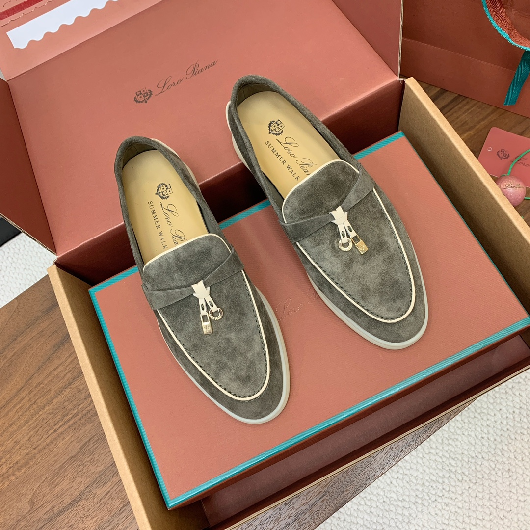 【Loro Piana】顶级版本锁边乐福鞋，原版一比一。品牌低调奢华柔软一贯纯色简约的设计风格。皮质柔软