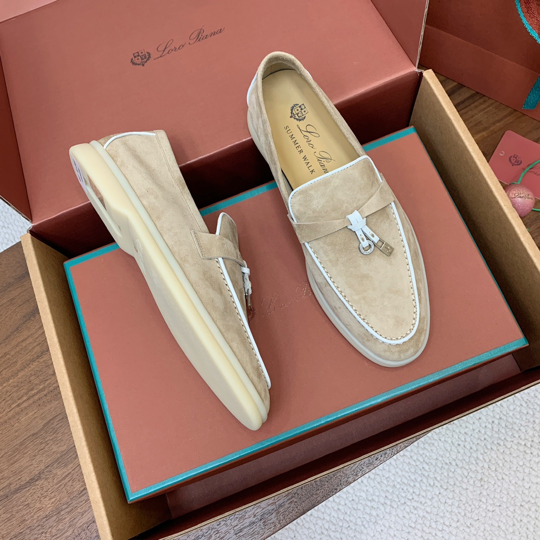 【Loro Piana】顶级版本锁边乐福鞋，原版一比一。品牌低调奢华柔软一贯纯色简约的设计风格。皮质柔软