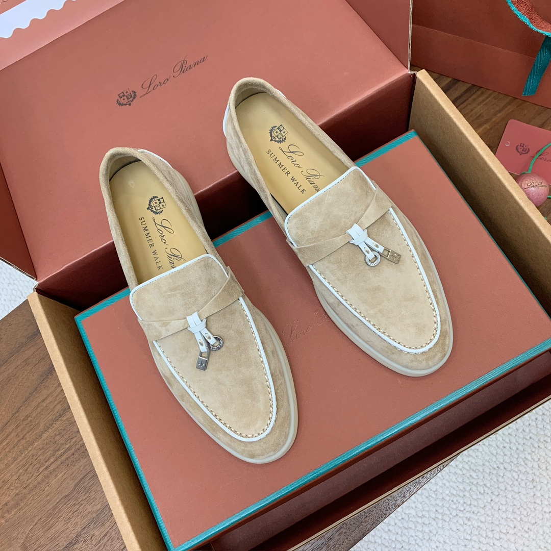 【Loro Piana】顶级版本锁边乐福鞋，原版一比一。品牌低调奢华柔软一贯纯色简约的设计风格。皮质柔软