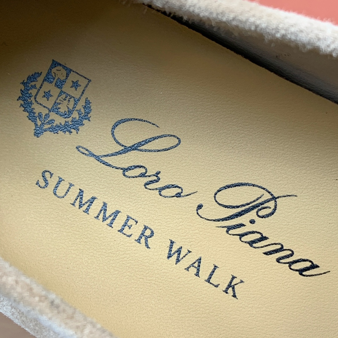 【Loro Piana】顶级版本锁边乐福鞋，原版一比一。品牌低调奢华柔软一贯纯色简约的设计风格。皮质柔软