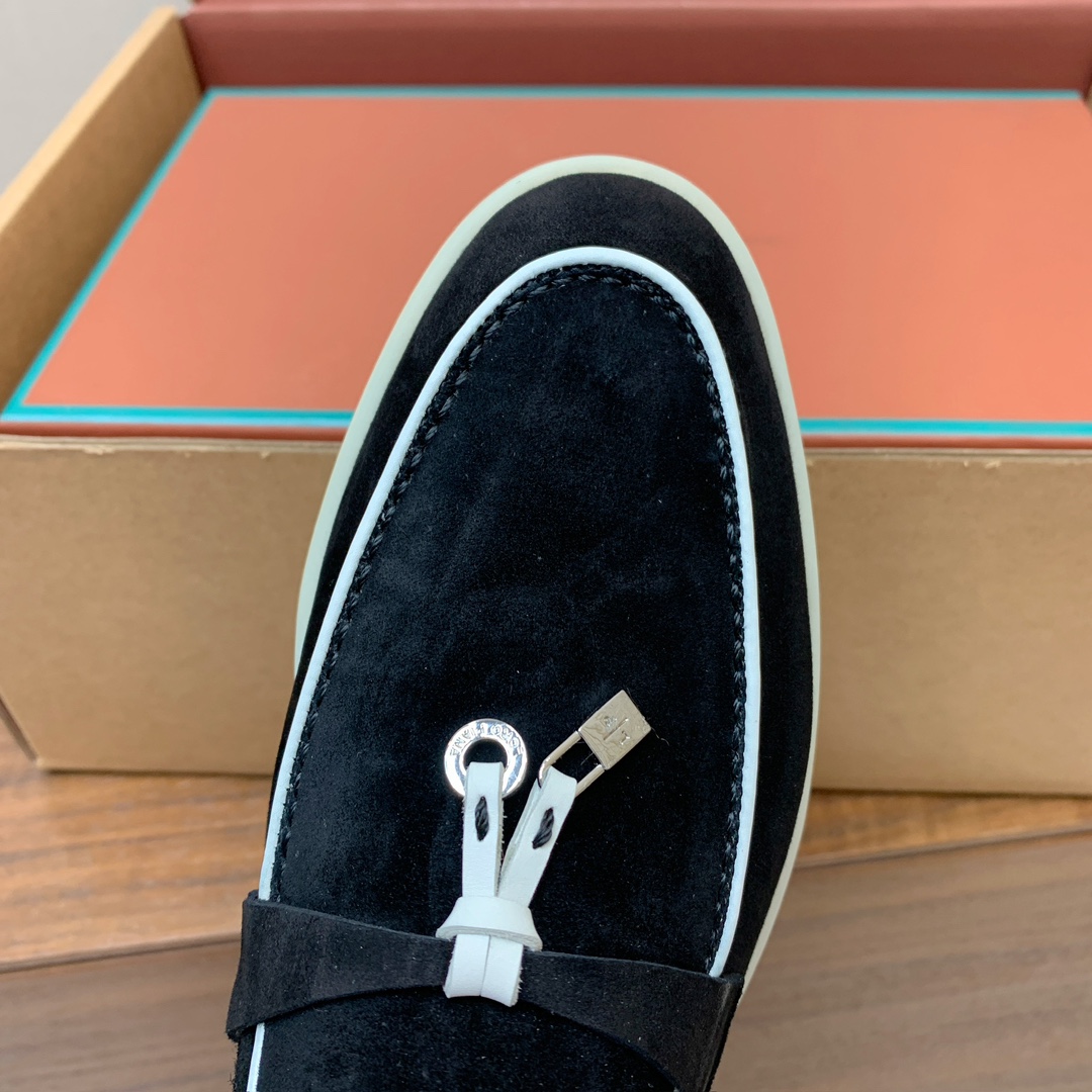 【Loro Piana】顶级版本锁边乐福鞋，原版一比一。品牌低调奢华柔软一贯纯色简约的设计风格。皮质柔软