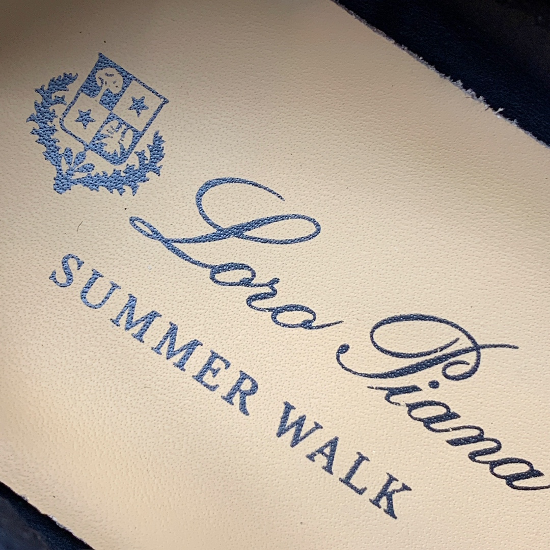 【Loro Piana】顶级版本锁边乐福鞋，原版一比一。品牌低调奢华柔软一贯纯色简约的设计风格。皮质柔软