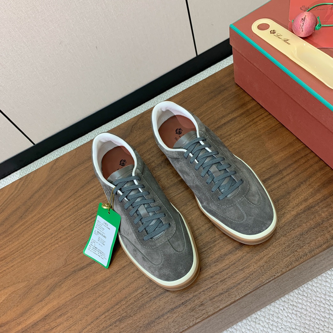 【Loro Piana】男款德训鞋。简约时尚，鞋面采用牛反绒，羊皮内里及垫脚。进口耐磨橡胶成型底。码数：