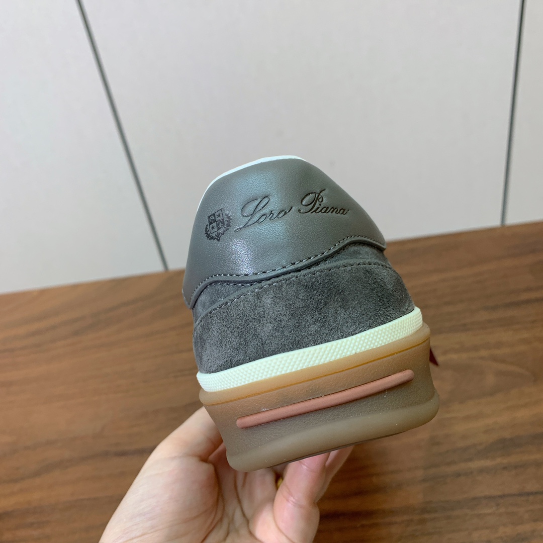 【Loro Piana】男款德训鞋。简约时尚，鞋面采用牛反绒，羊皮内里及垫脚。进口耐磨橡胶成型底。码数：